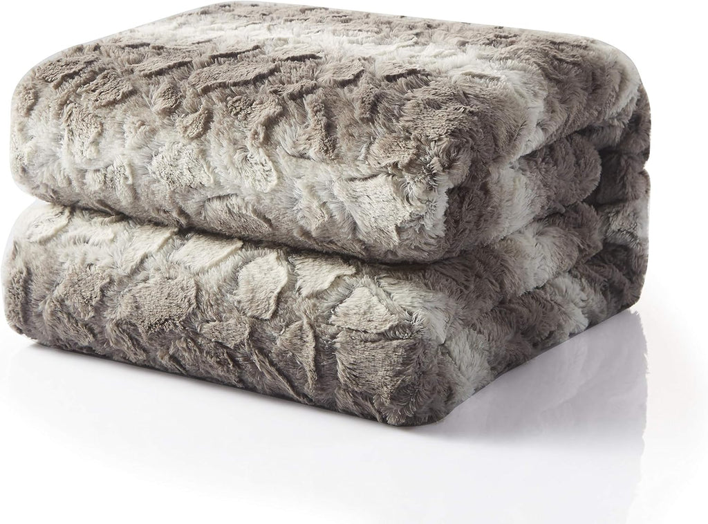 Tache 50 X 60 Inch Grey Snow Giraffe Super Soft Warm Striped Embossed Animal Pattern Faux Fur with Velvety Flannel Back Throw Blanket